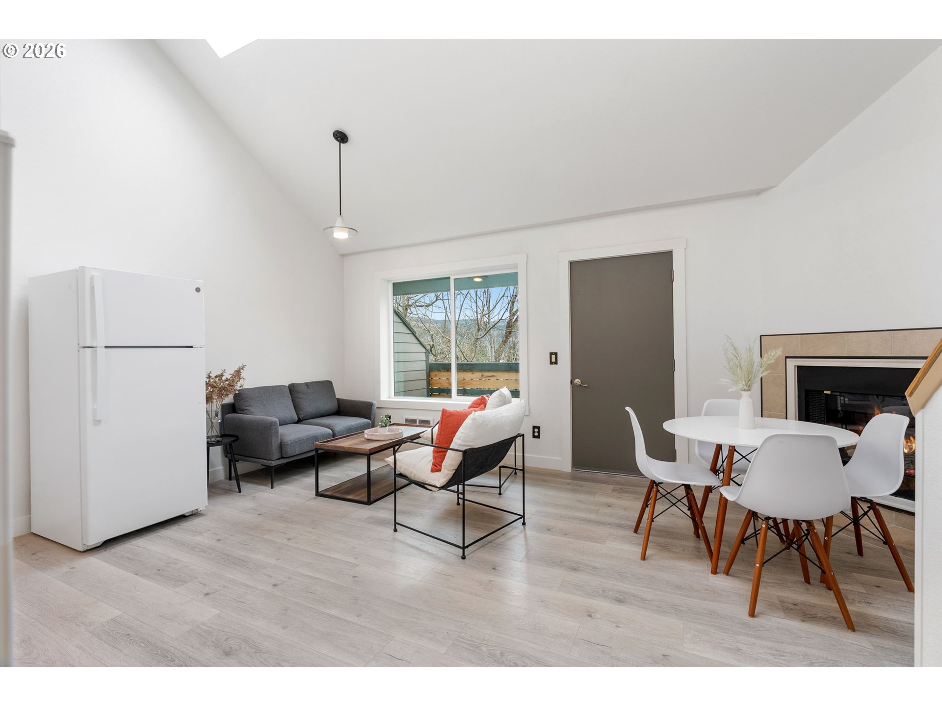 301 North 15th Street, Unit 201 Hood River, OR 97031 - Photo 2 of 37