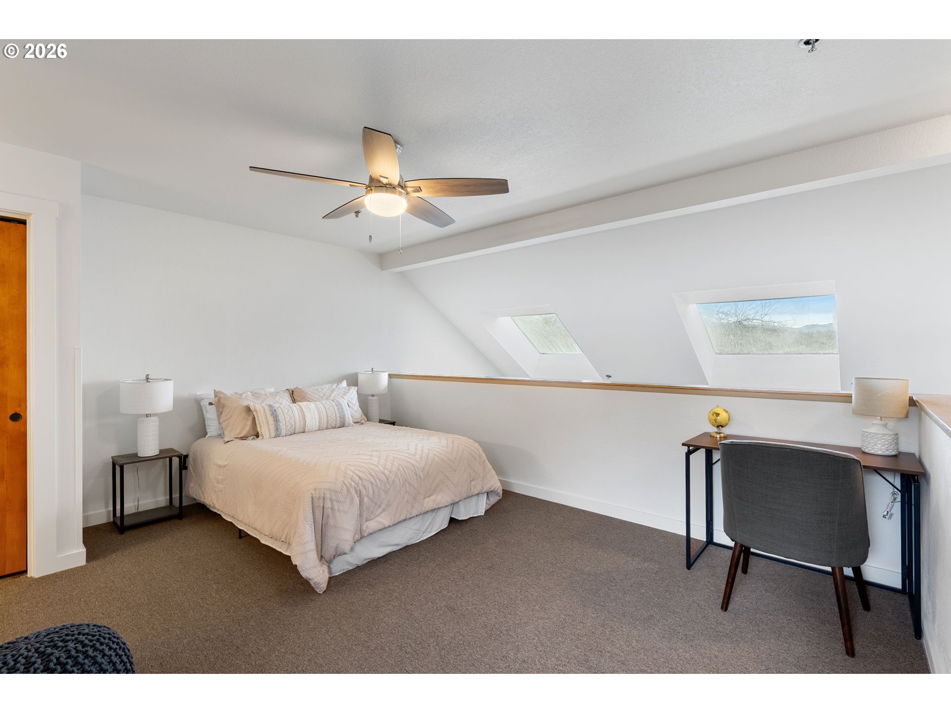 301 North 15th Street, Unit 201 Hood River, OR 97031 - Photo 8 of 37