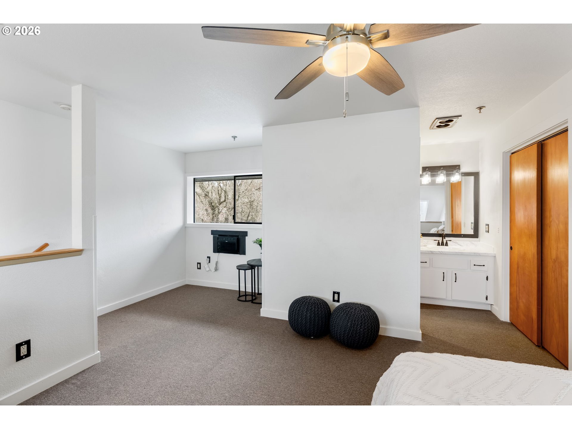 301 North 15th Street, Unit 201 Hood River, OR 97031 - Photo 10 of 37