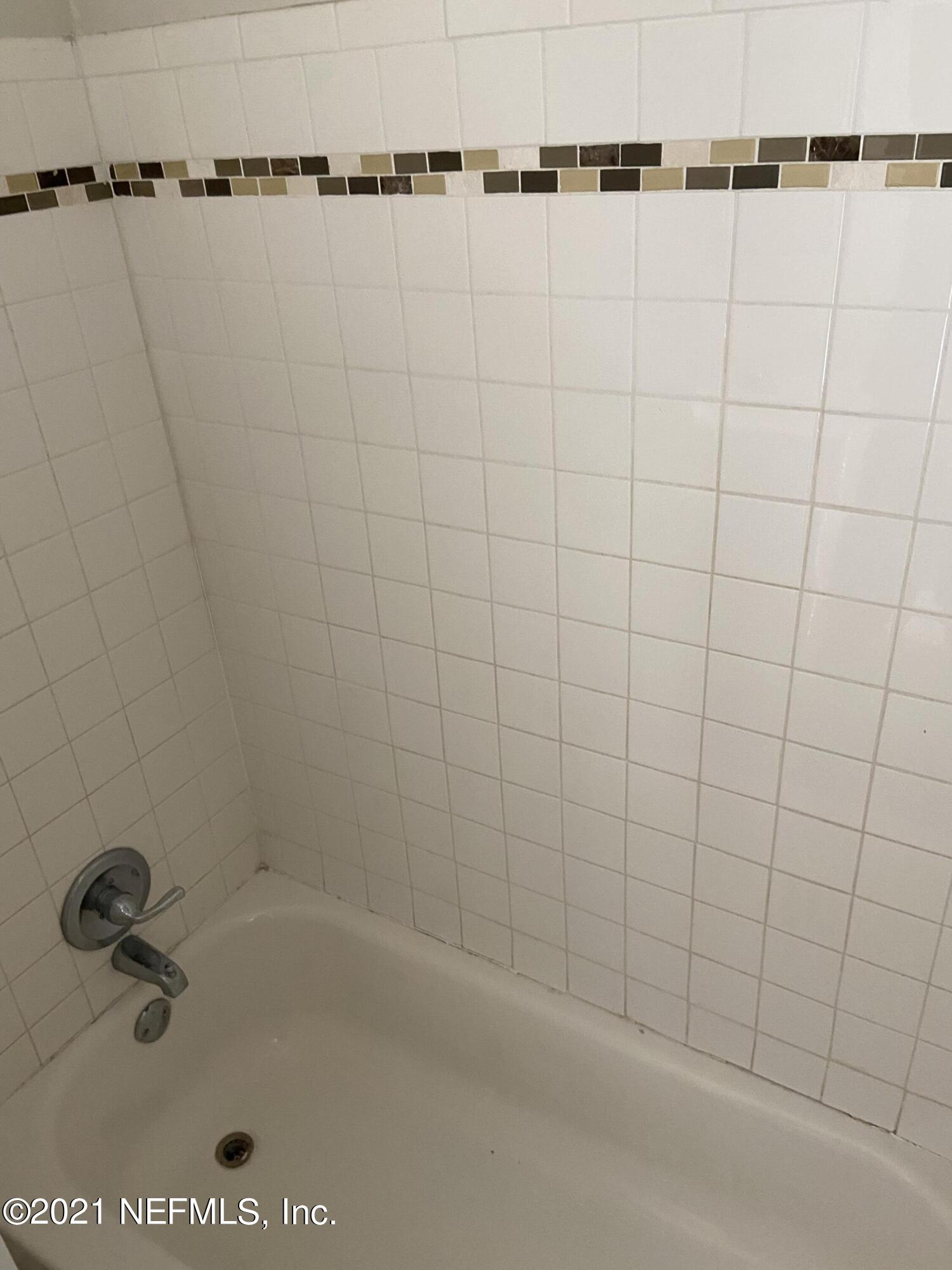5366 Baycrest Road Jacksonville, FL 32205 - Photo 15 of 15 guest tub
