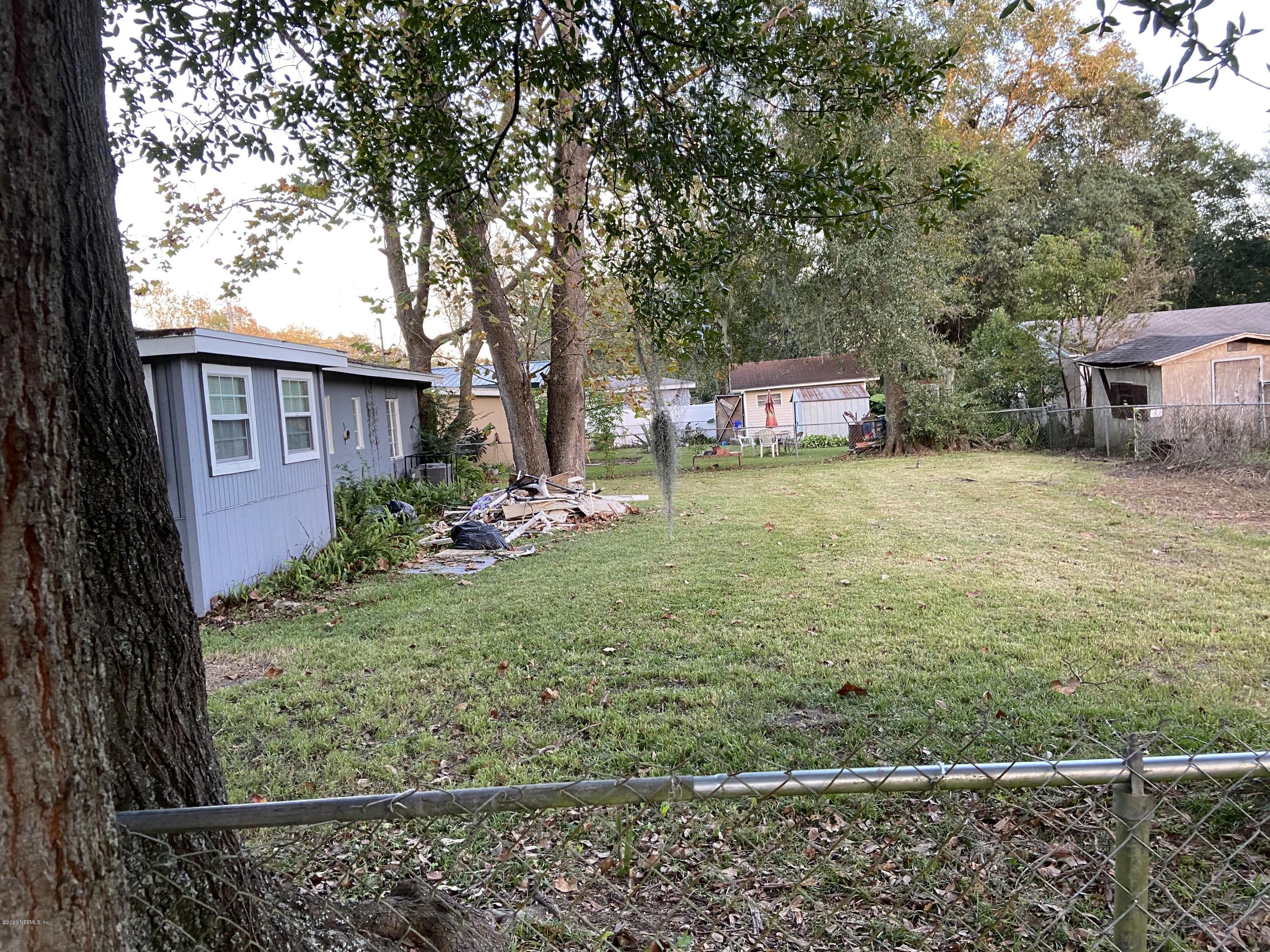 5366 Baycrest Road Jacksonville, FL 32205 - Photo 2 of 15 back yard