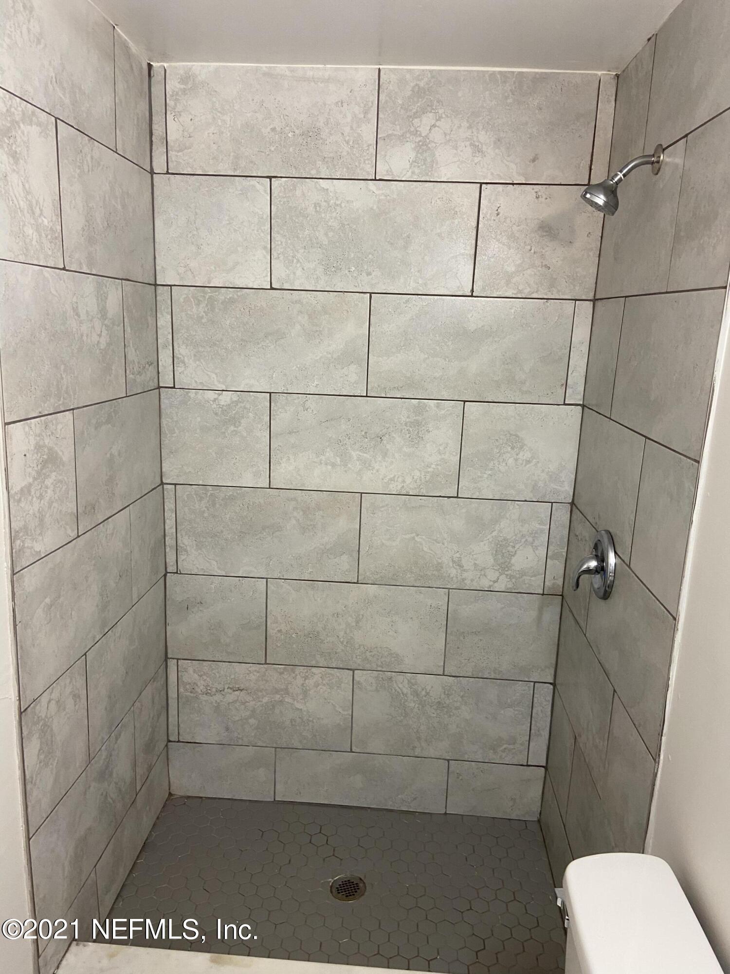 5366 Baycrest Road Jacksonville, FL 32205 - Photo 7 of 15 owners shower