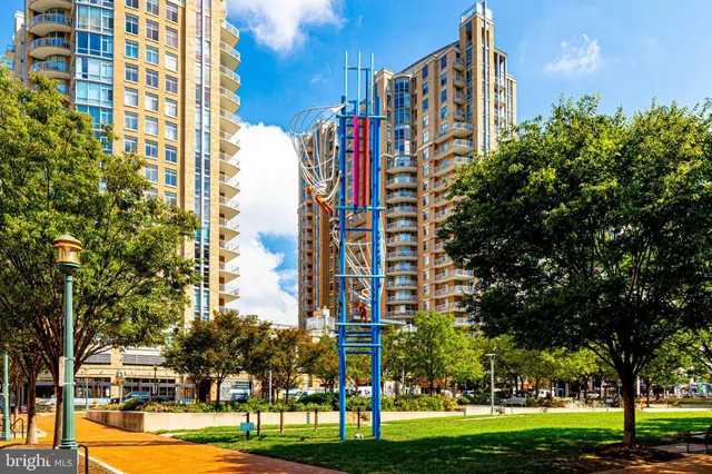 a view of a multi story building