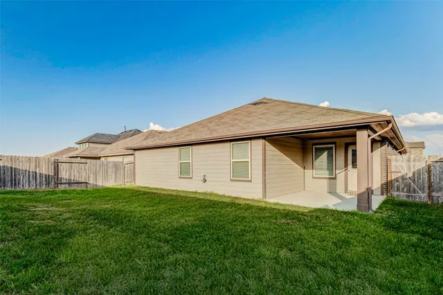 a view of a yard in front of house