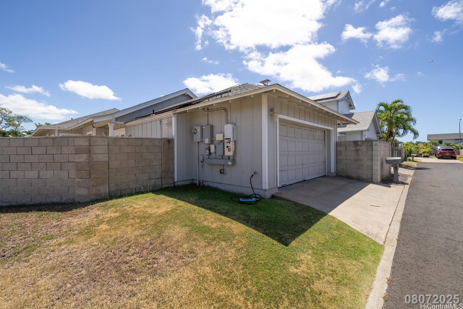 91-1014 Alepa Street Kapolei, HI 96707 - Photo 25 of 25 a view of a backyard of the house