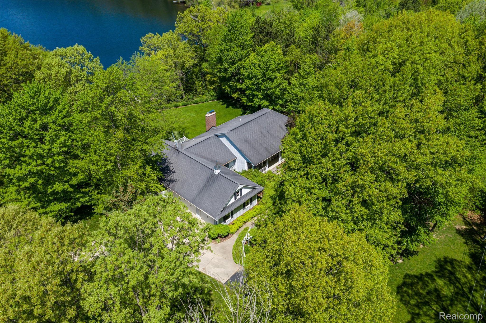9875 Oakhurst Road Holly, MI 48442 - Photo 56 of 80 Drone4.jpg