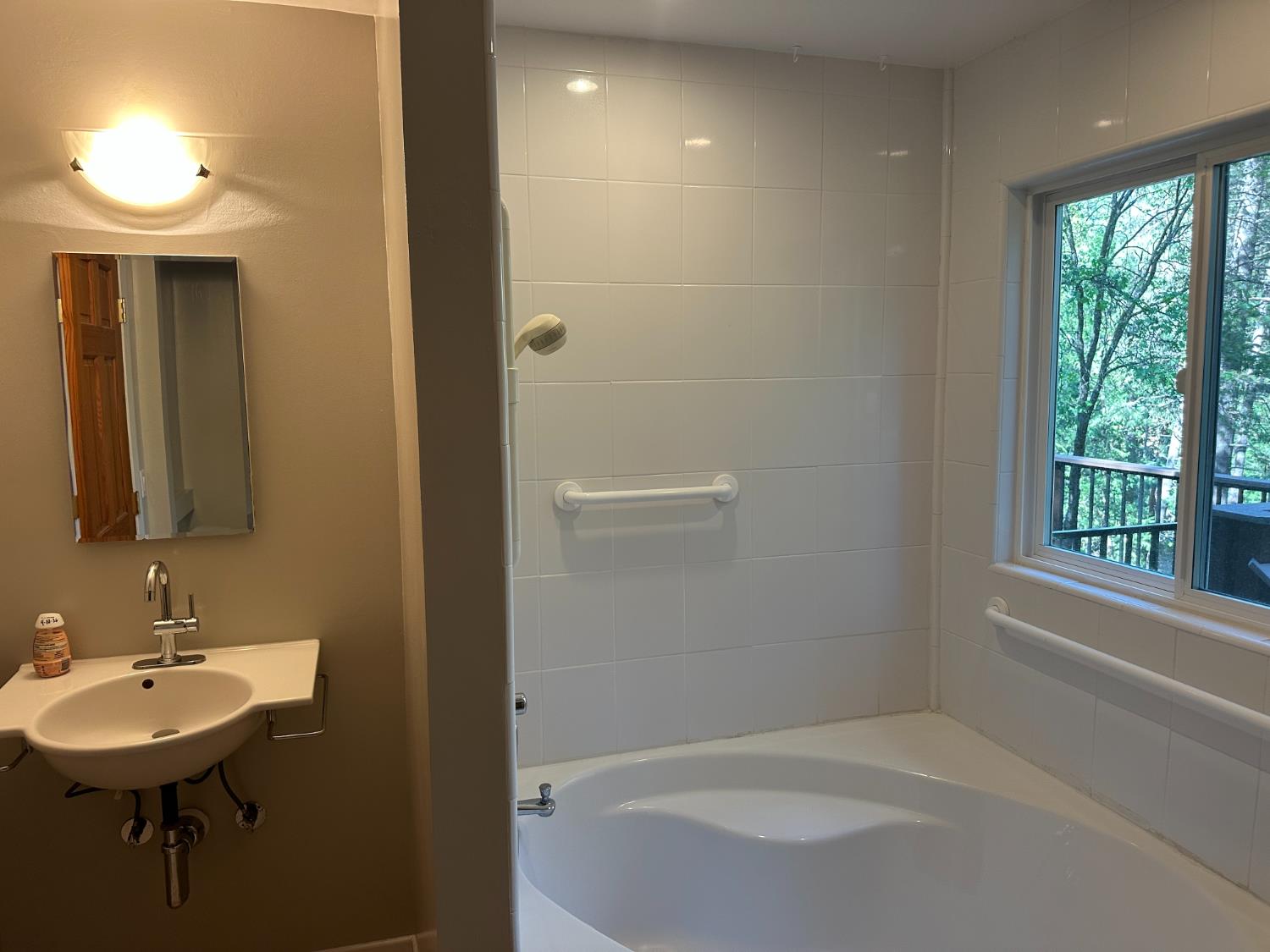 5570 5 Spot Road Placerville, CA 95667 - Photo 31 of 38 a bathroom with a sink a toilet and shower