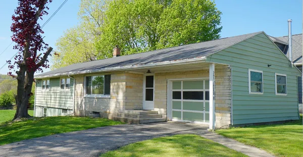 $300,000 | 201 Jackson Street, Hanover, IL 61041