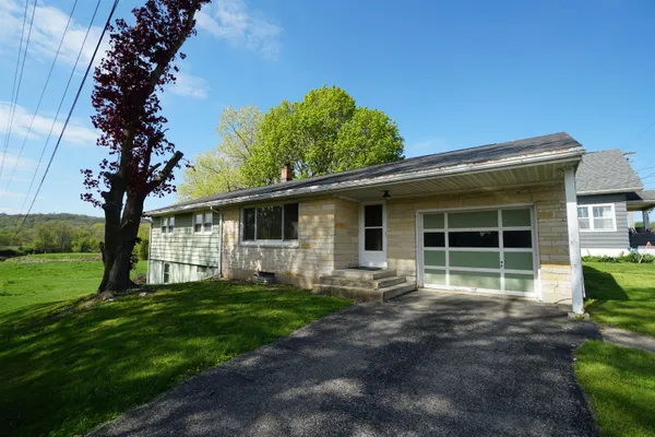 $300,000 | 201 Jackson Street, Hanover, IL 61041