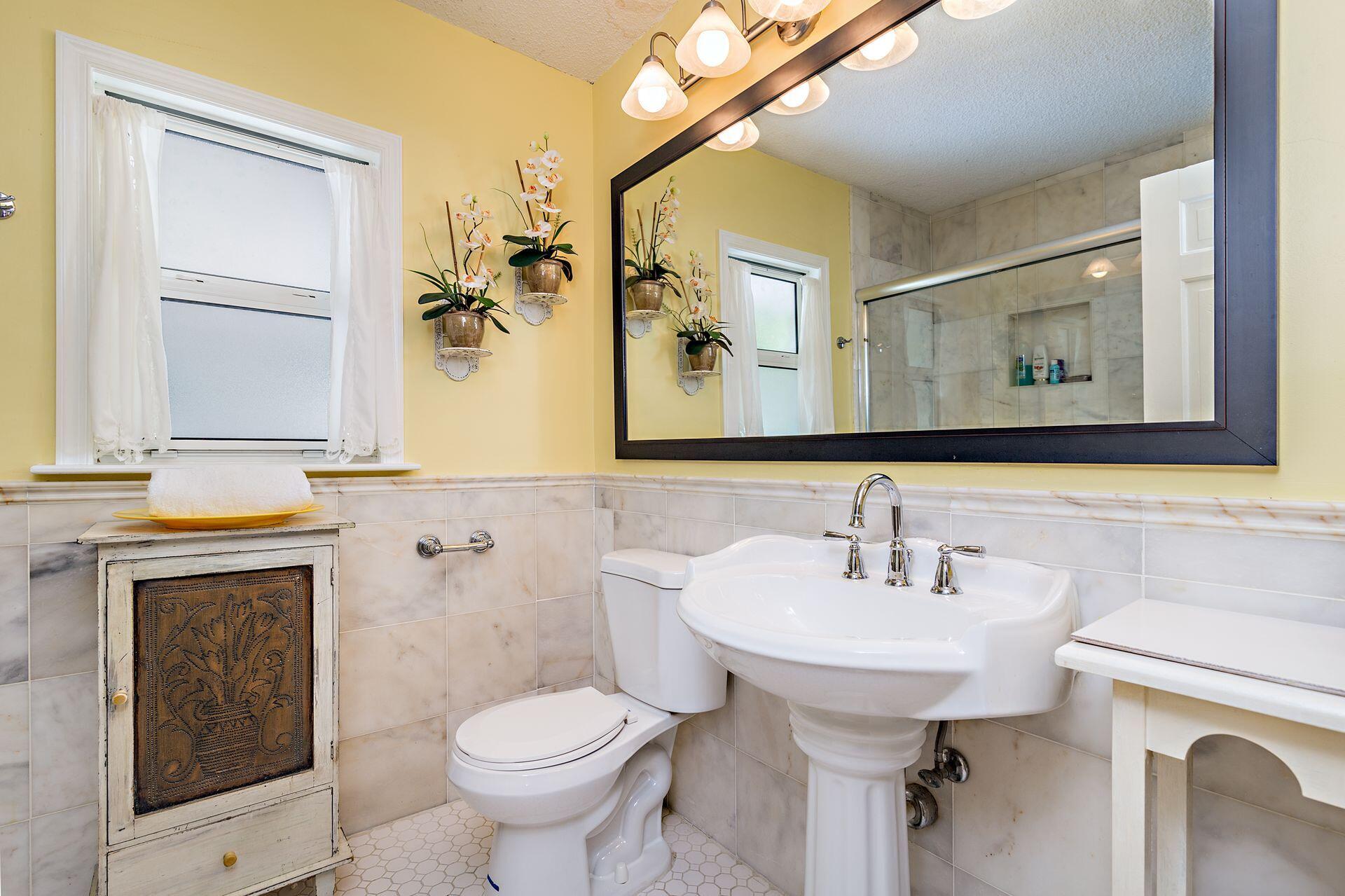 744 Sunset Road West Palm Beach, FL 33401 - Photo 11 of 19 Main Bath