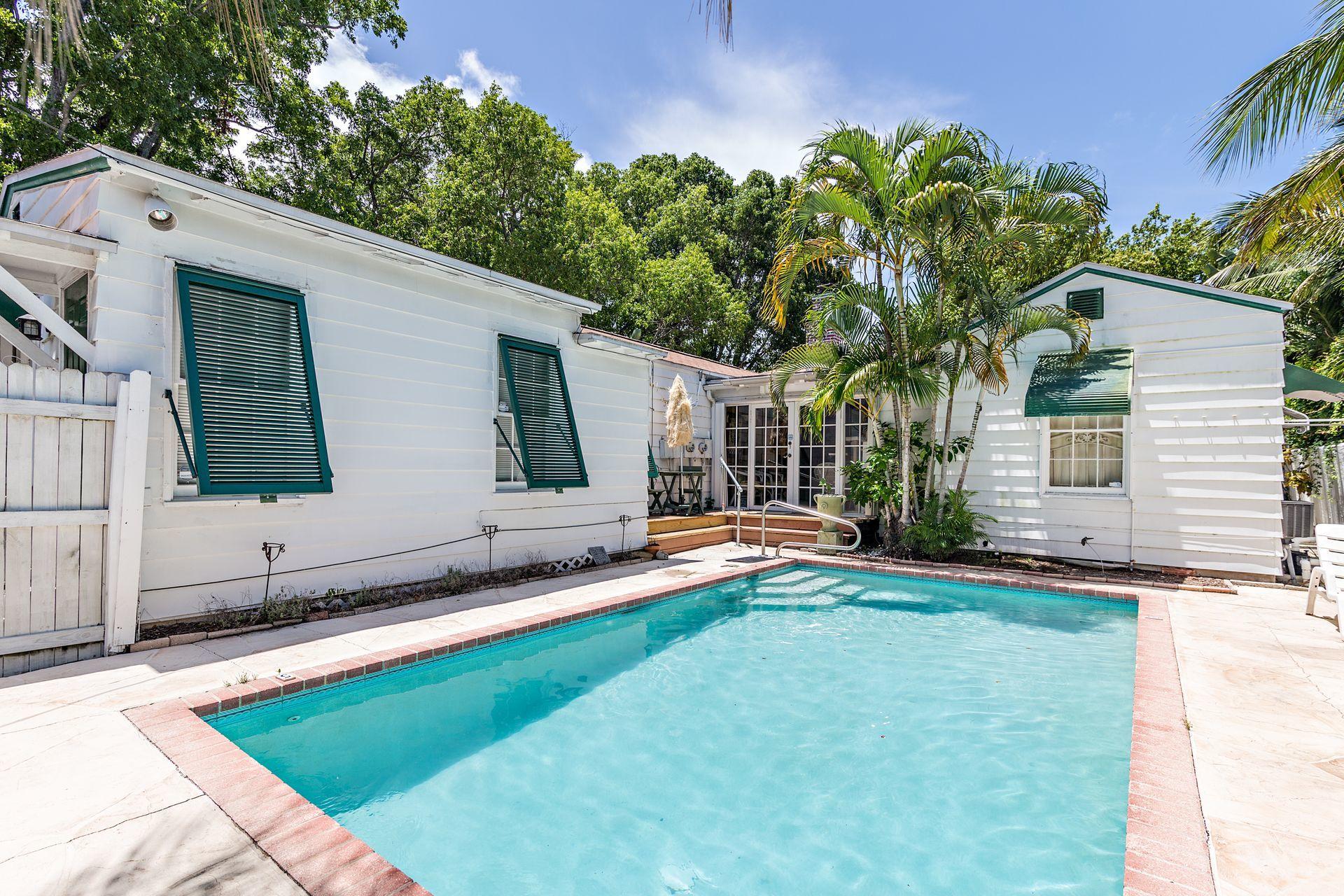 744 Sunset Road West Palm Beach, FL 33401 - Photo 14 of 19 Pool