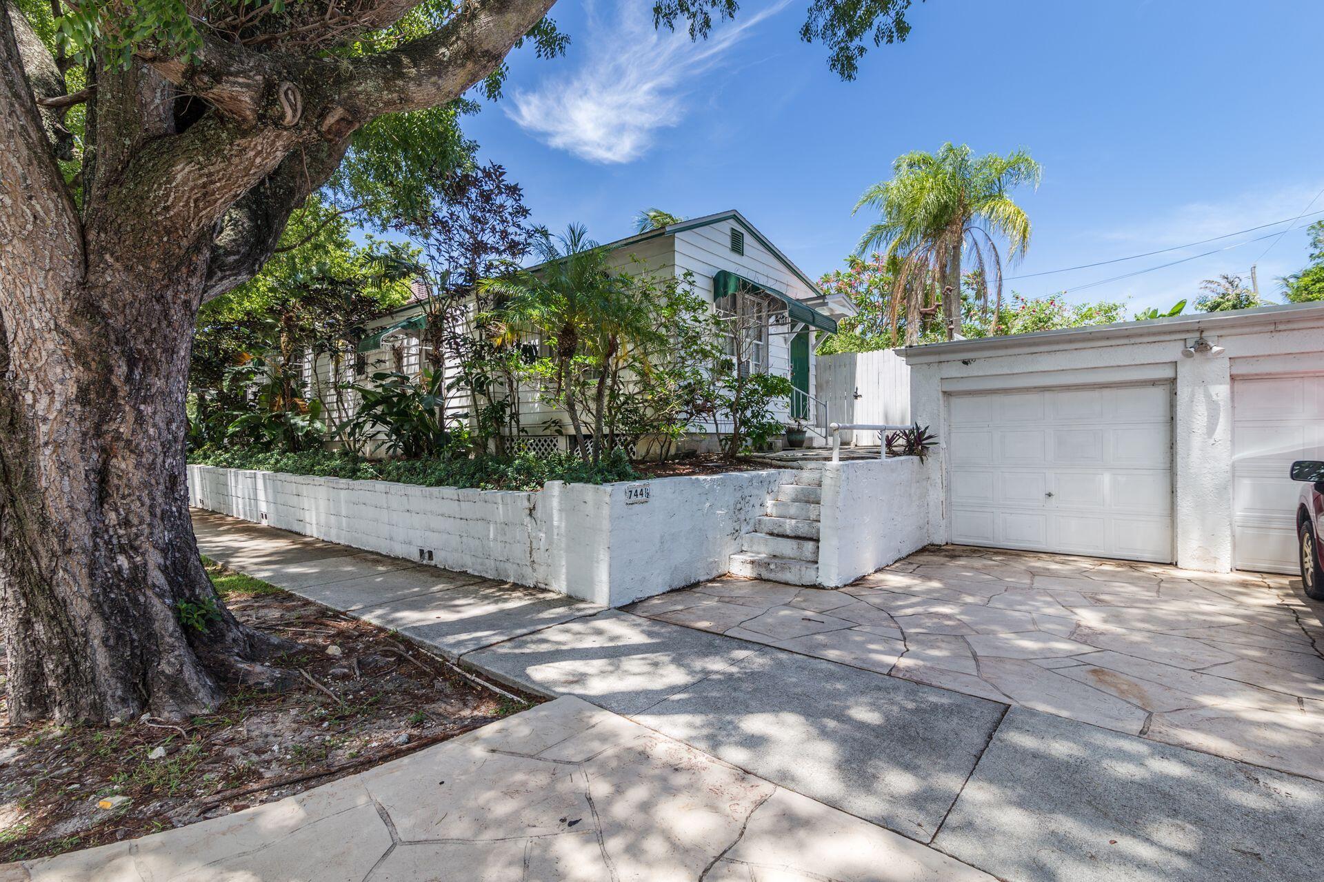 744 Sunset Road West Palm Beach, FL 33401 - Photo 16 of 19 Side Entry/Garage