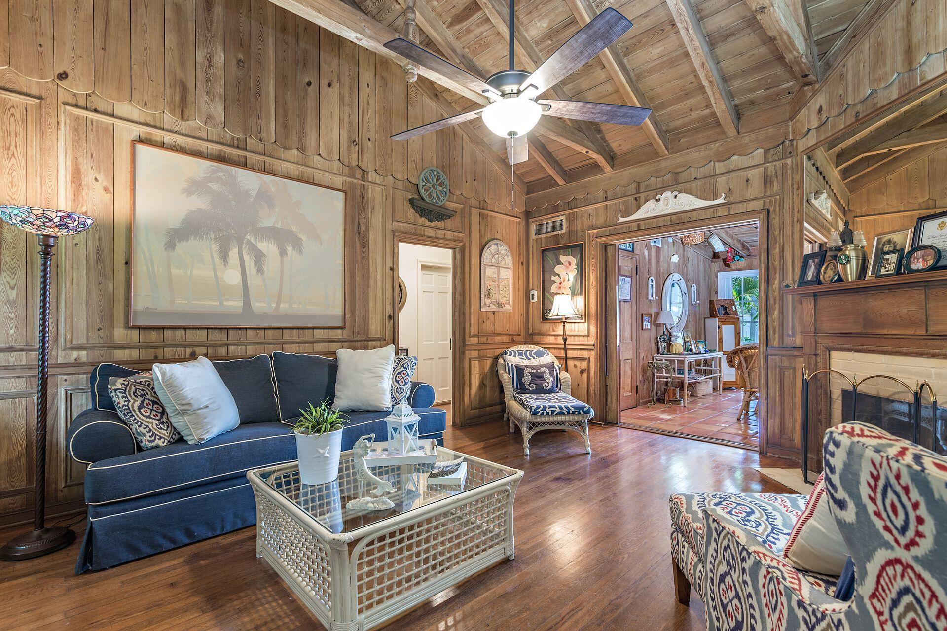 744 Sunset Road West Palm Beach, FL 33401 - Photo 5 of 19 Living Room