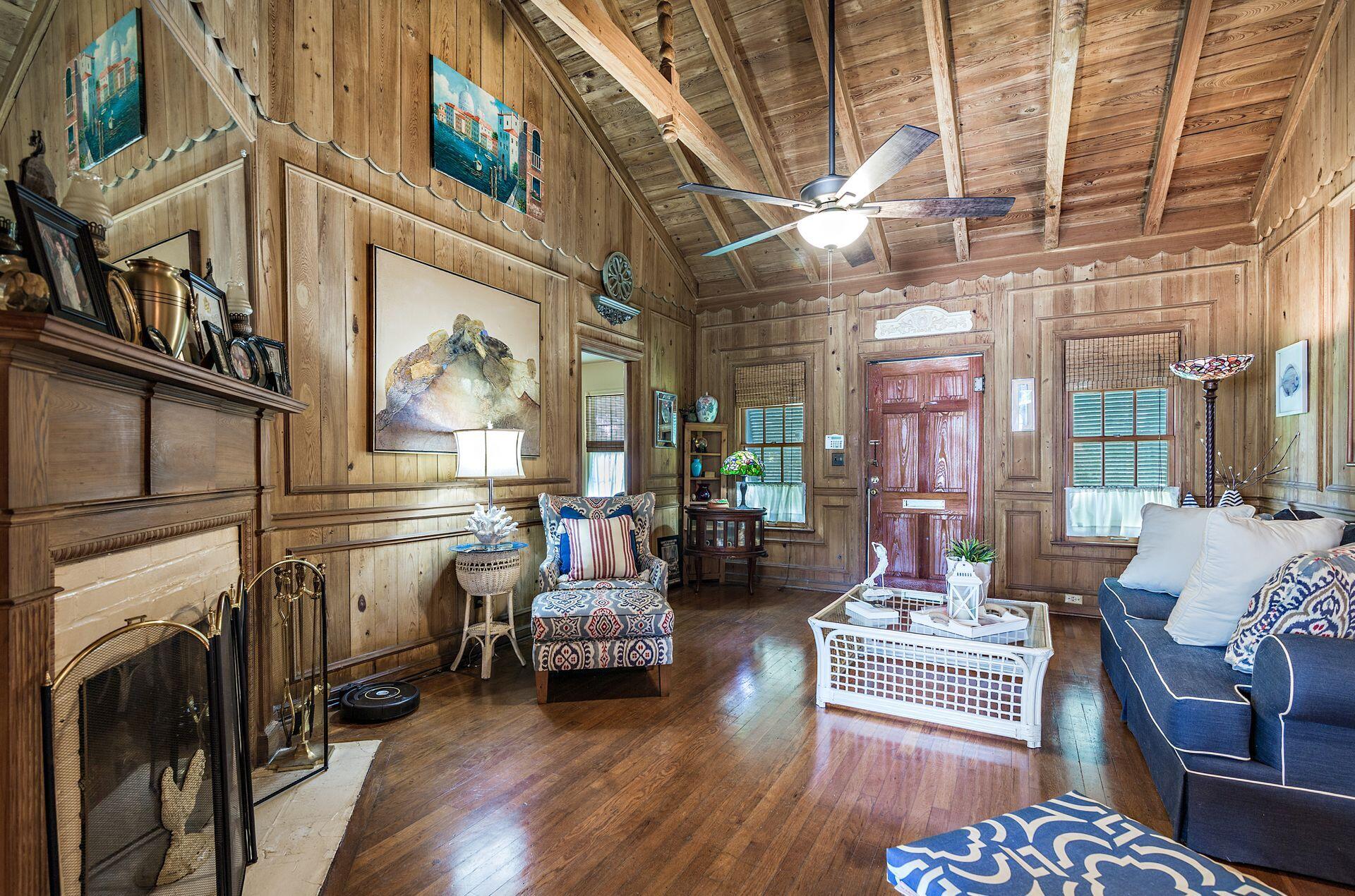 744 Sunset Road West Palm Beach, FL 33401 - Photo 7 of 19 Living Room
