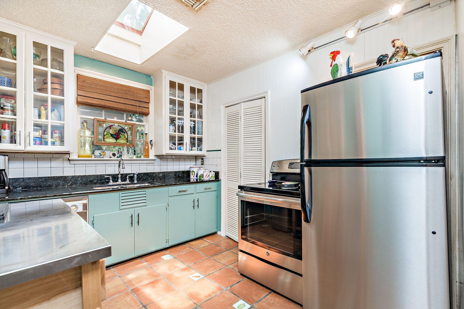 744 Sunset Road West Palm Beach, FL 33401 - Photo 9 of 19 Kitchen