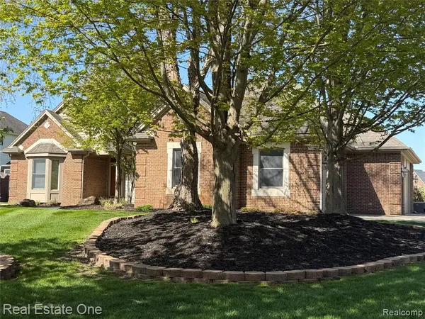 $650,000 | 2616 Pebble Beach Drive, Oakland, MI 48363