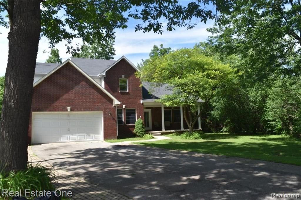 374 East South Boulevard Rochester, MI 48307 - Photo 1 of 21