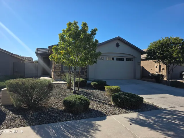 $2,100 | 319 Pinnacle Ridge Drive, San Tan Valley, AZ 85140