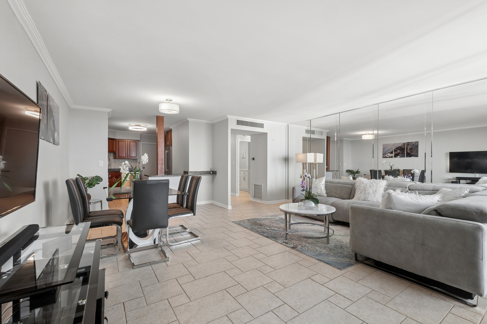 6033 North Sheridan Road, Unit 36F Chicago, IL 60660 - Photo 8 of 29