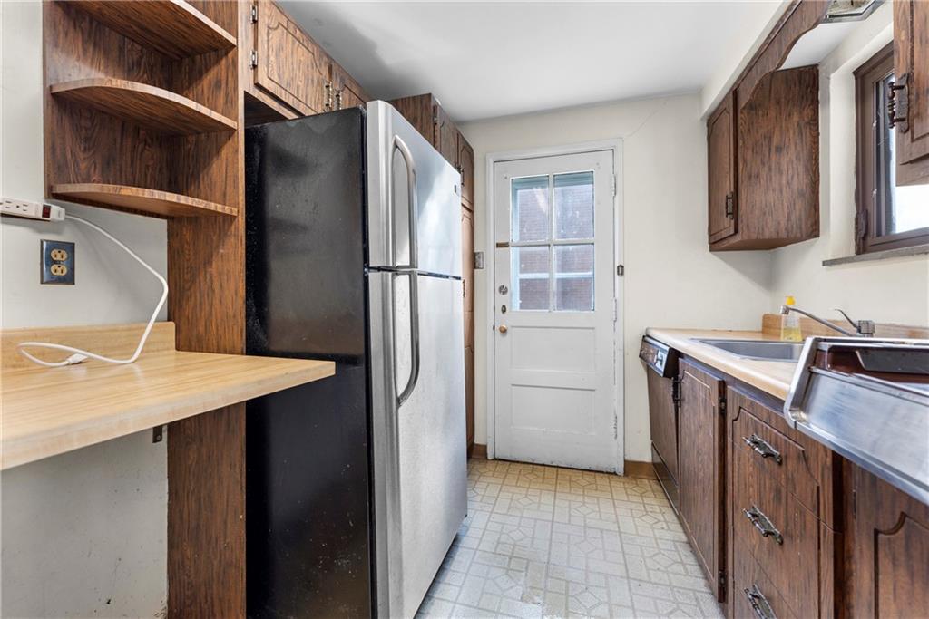 914 Bower Hill Road Pittsburgh, PA 15243 - Photo 12 of 30 a kitchen with cabinets and stainless steel appliances