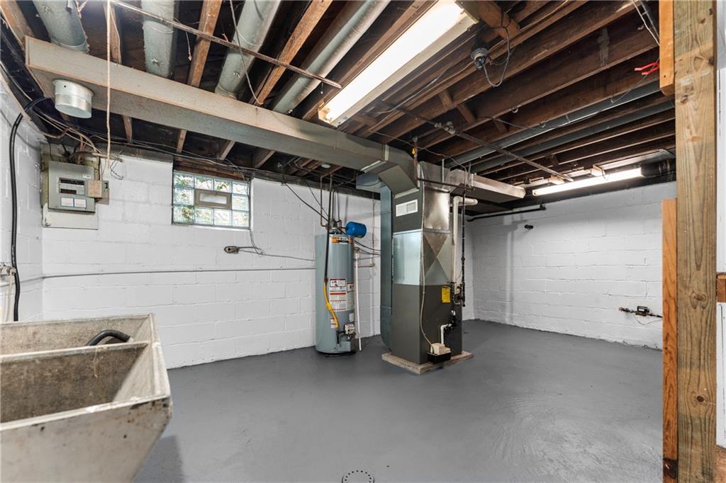 914 Bower Hill Road Pittsburgh, PA 15243 - Photo 25 of 30 a utility room with dryer and washer