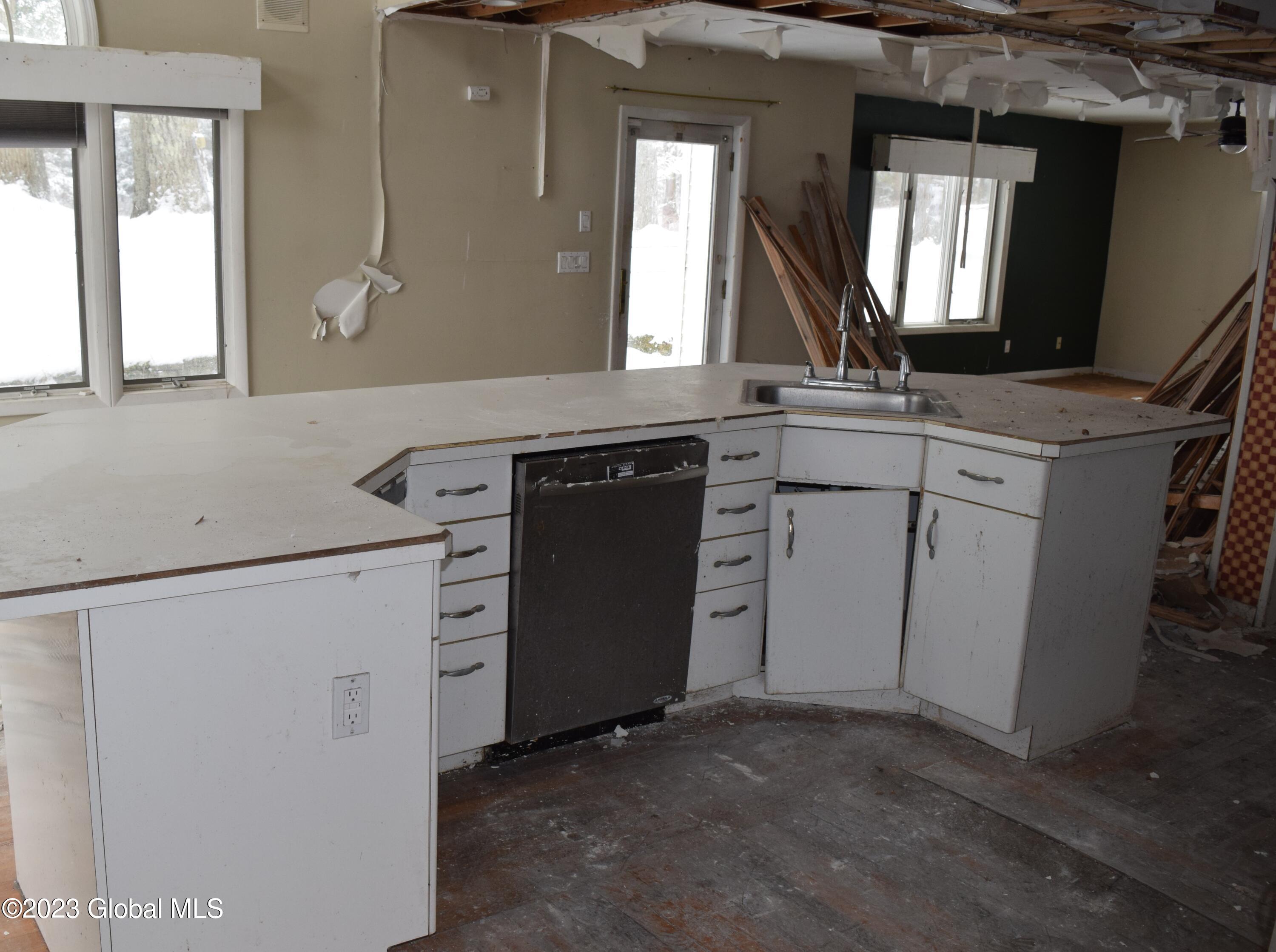 4605 Mariaville Road Rotterdam, NY 12306 - Photo 11 of 51 9