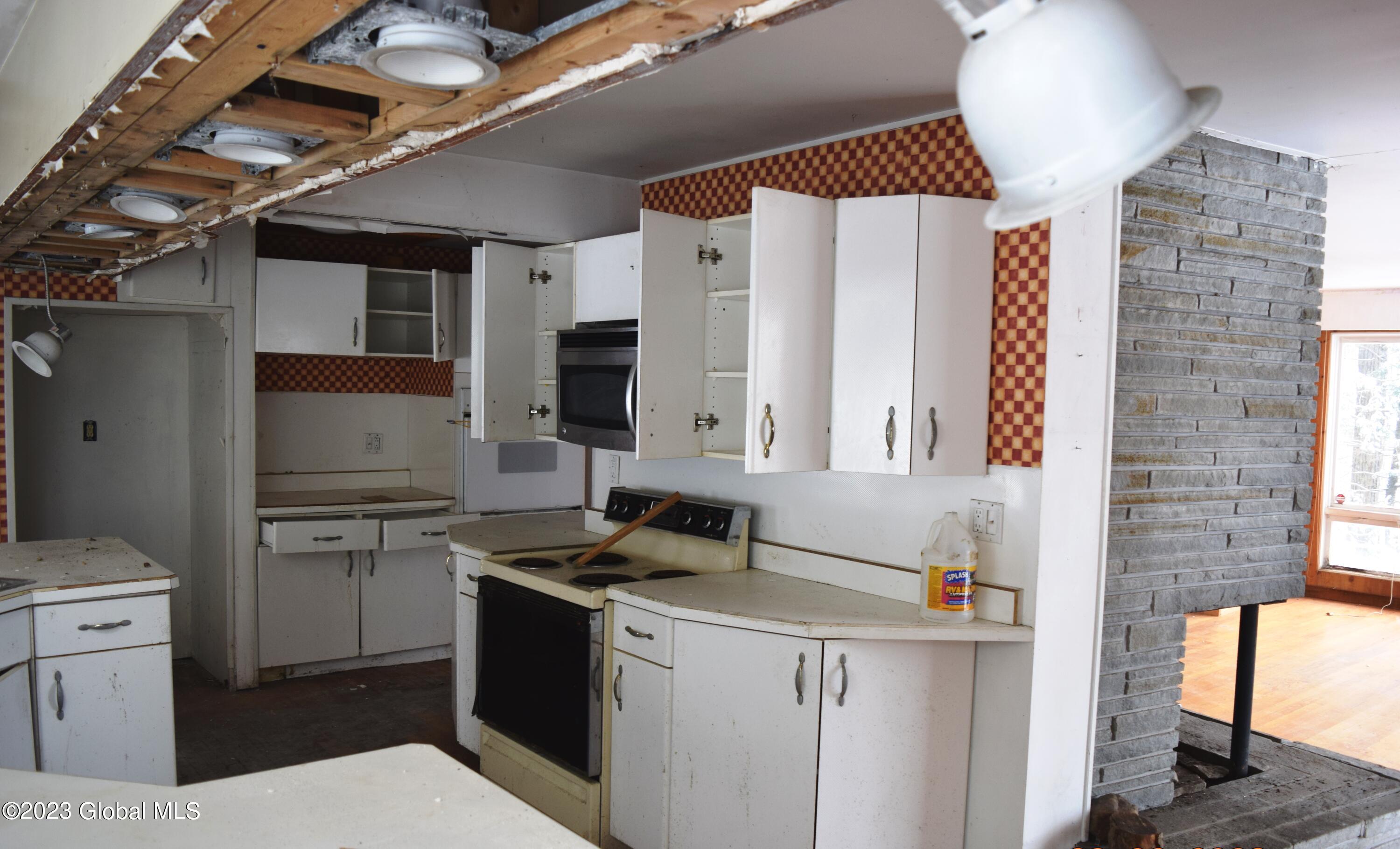 4605 Mariaville Road Rotterdam, NY 12306 - Photo 10 of 51 8