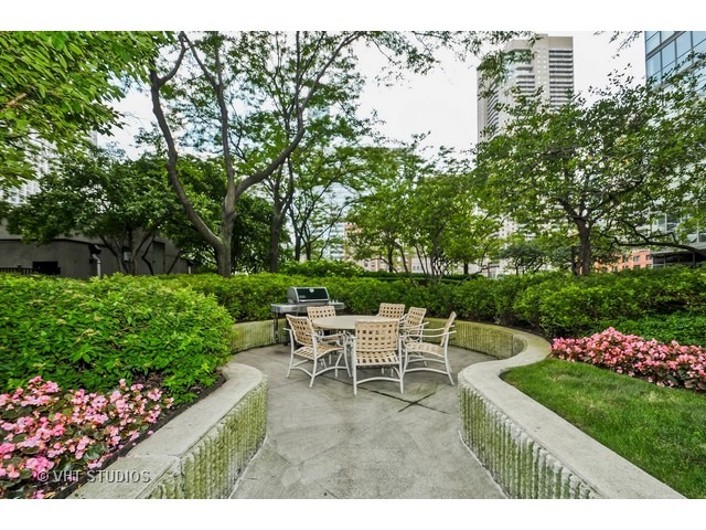 10 East Ontario Street, Unit 1109 Chicago, IL 60611 - Photo 10 of 11 a view of a chairs and table in the garden