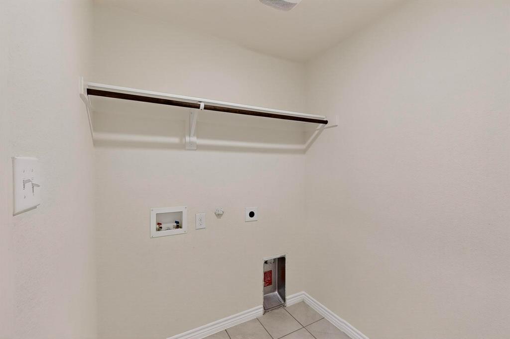 408 Rawhide Way Princeton, TX 75407 - Photo 32 of 36 a view of small space