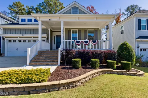 a view of a house with backyard swimming pool and sitting area