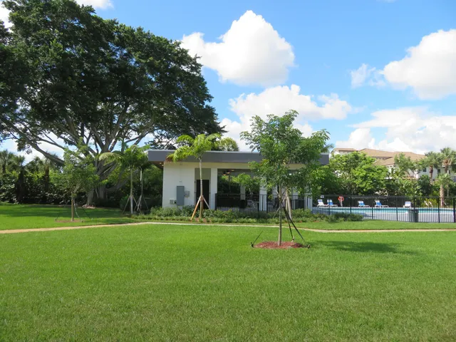 $1,800 | 9233 Southwest 8th Street, Unit 122, Boca Raton, FL 33428