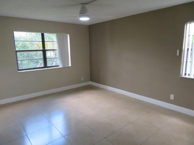 $1,800 | 9233 Southwest 8th Street, Unit 122, Boca Raton, FL 33428