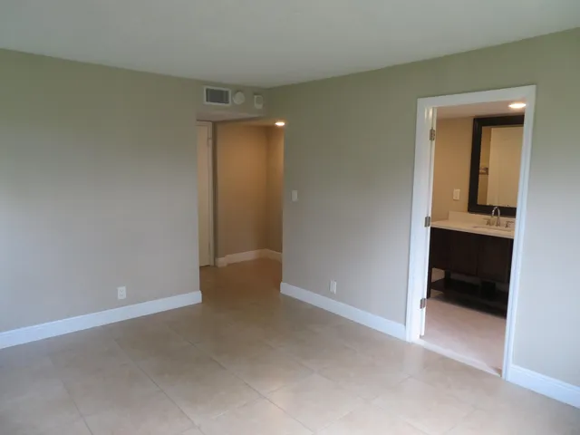 $1,800 | 9233 Southwest 8th Street, Unit 122, Boca Raton, FL 33428