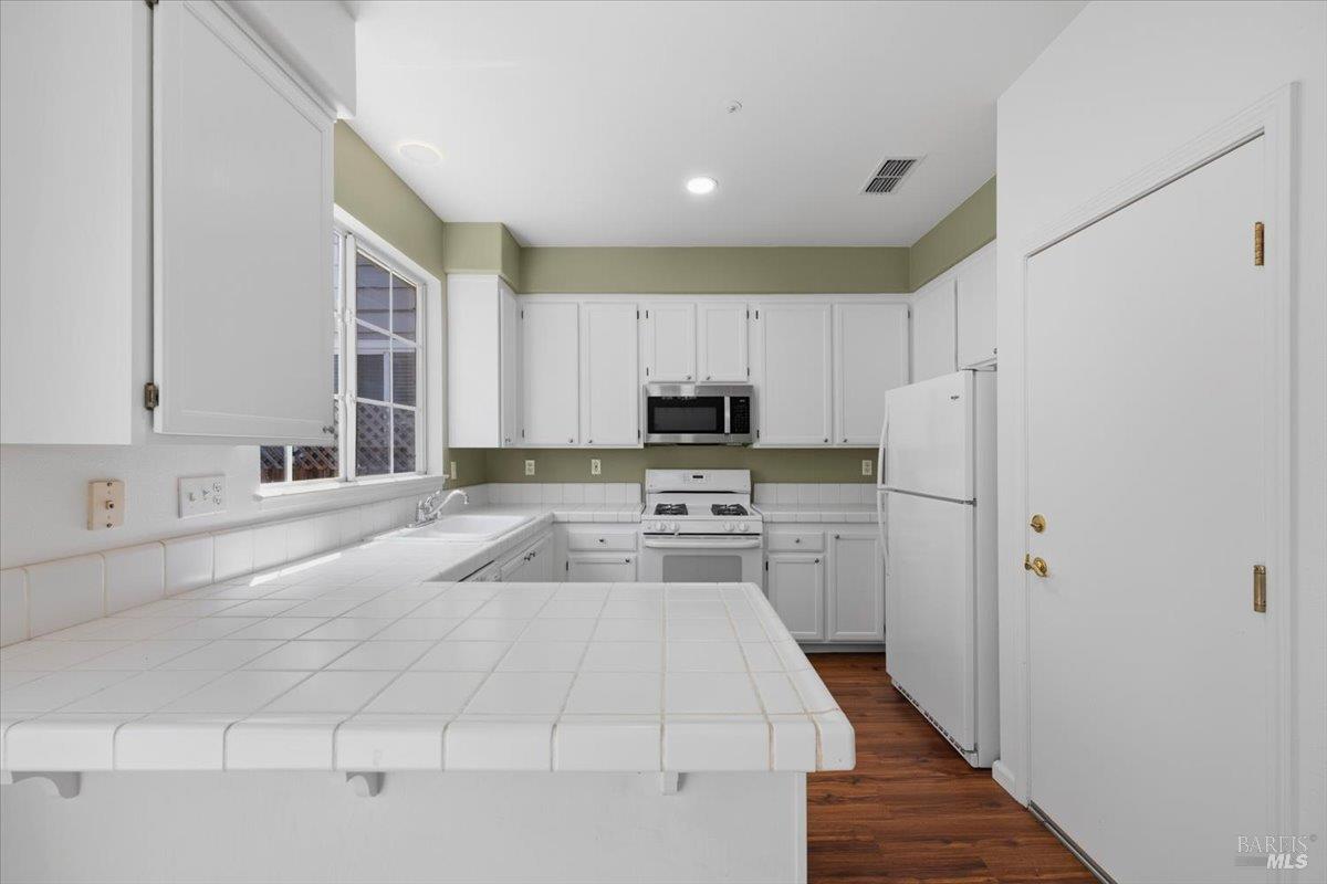 1028 Addison Circle Petaluma, CA 94952 - Photo 14 of 60