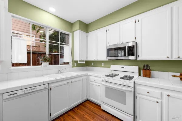 $715,000 | 1028 Addison Circle, Petaluma, CA 94952