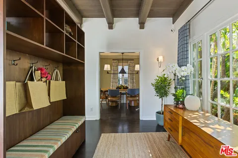 $1,650,000 | 950 South Muirfield Road, Los Angeles, CA 90019