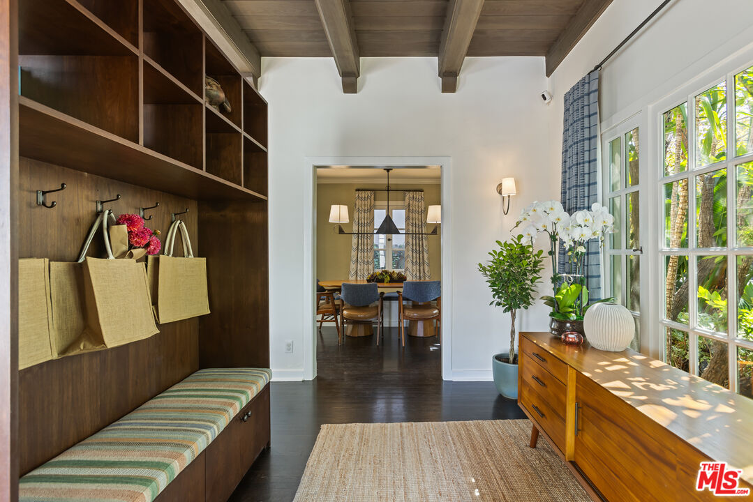 950 South Muirfield Road Los Angeles, CA 90019 - Photo 9 of 43