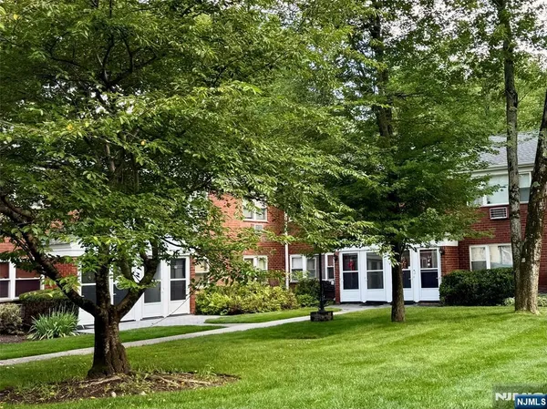 $1,895 | 62 Regency Park, Ramsey, NJ 07446