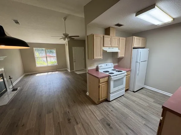 $1,700 | 1052 Longstreet Drive, Tallahassee, FL 32311