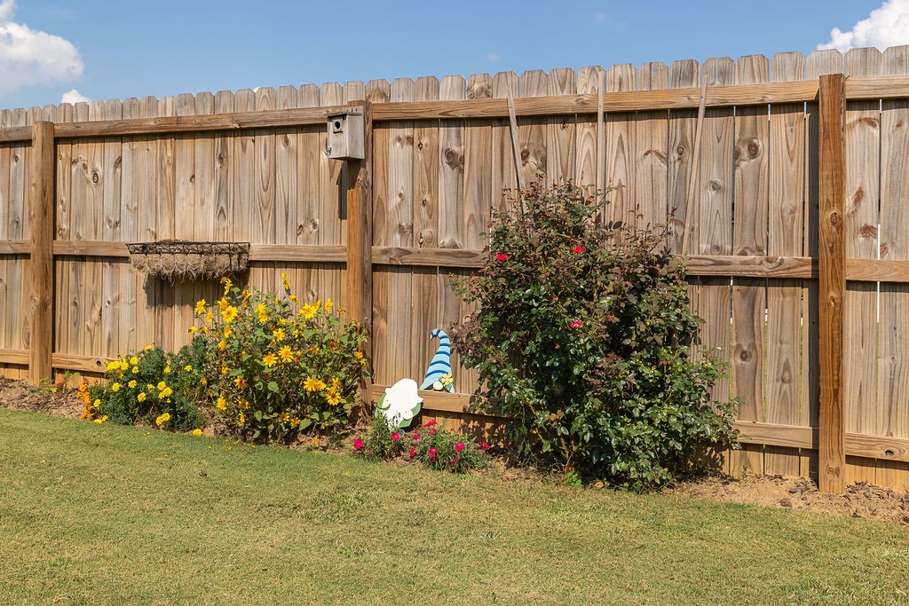 411 Bumpas Road Lawrenceburg, TN 38464 - Photo 25 of 30 a view of a small yard with wooden fence