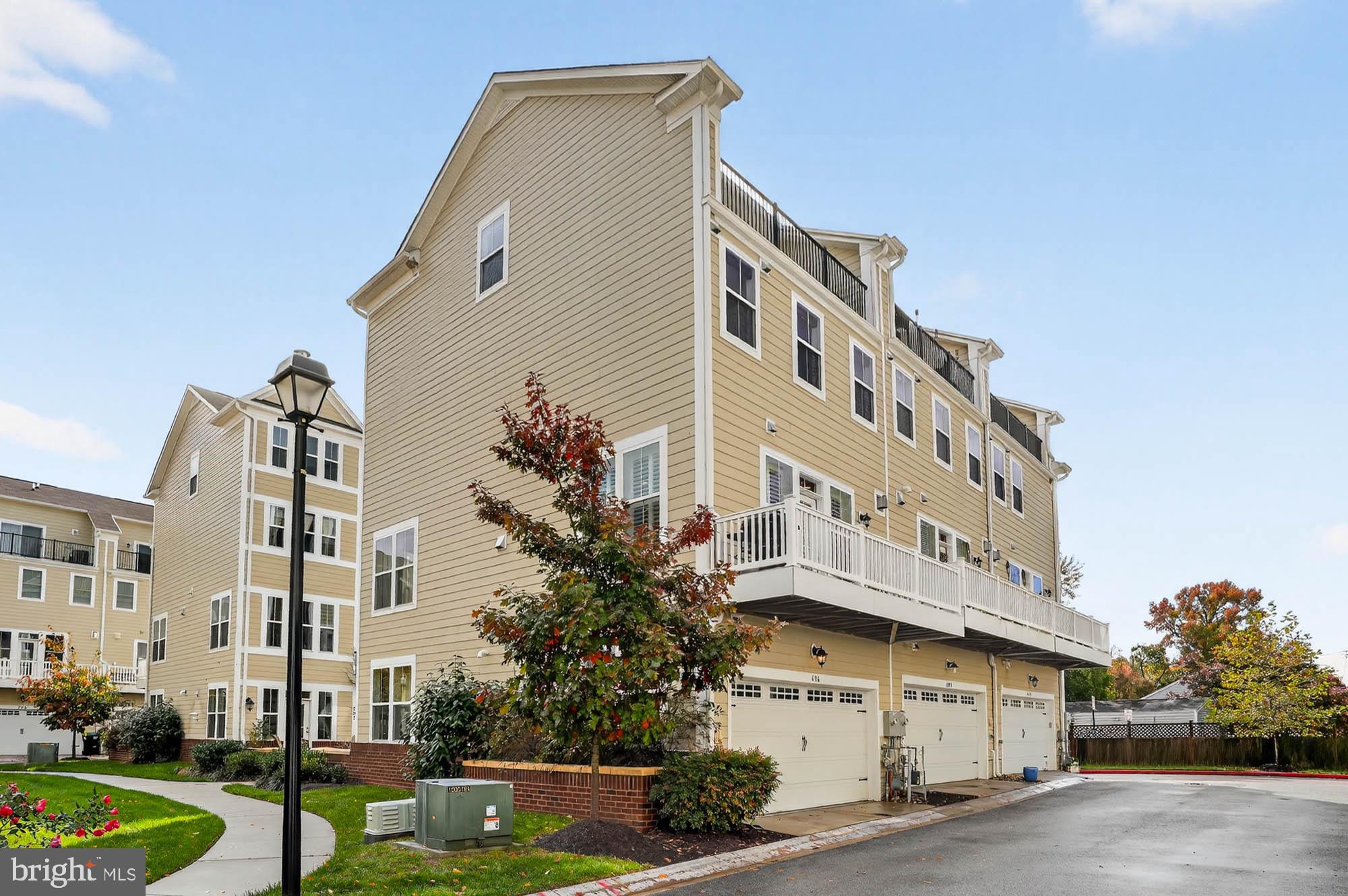606 James Walker Place Annapolis, MD 21401 - Photo 44 of 52 a view of a tall building next to a big yard