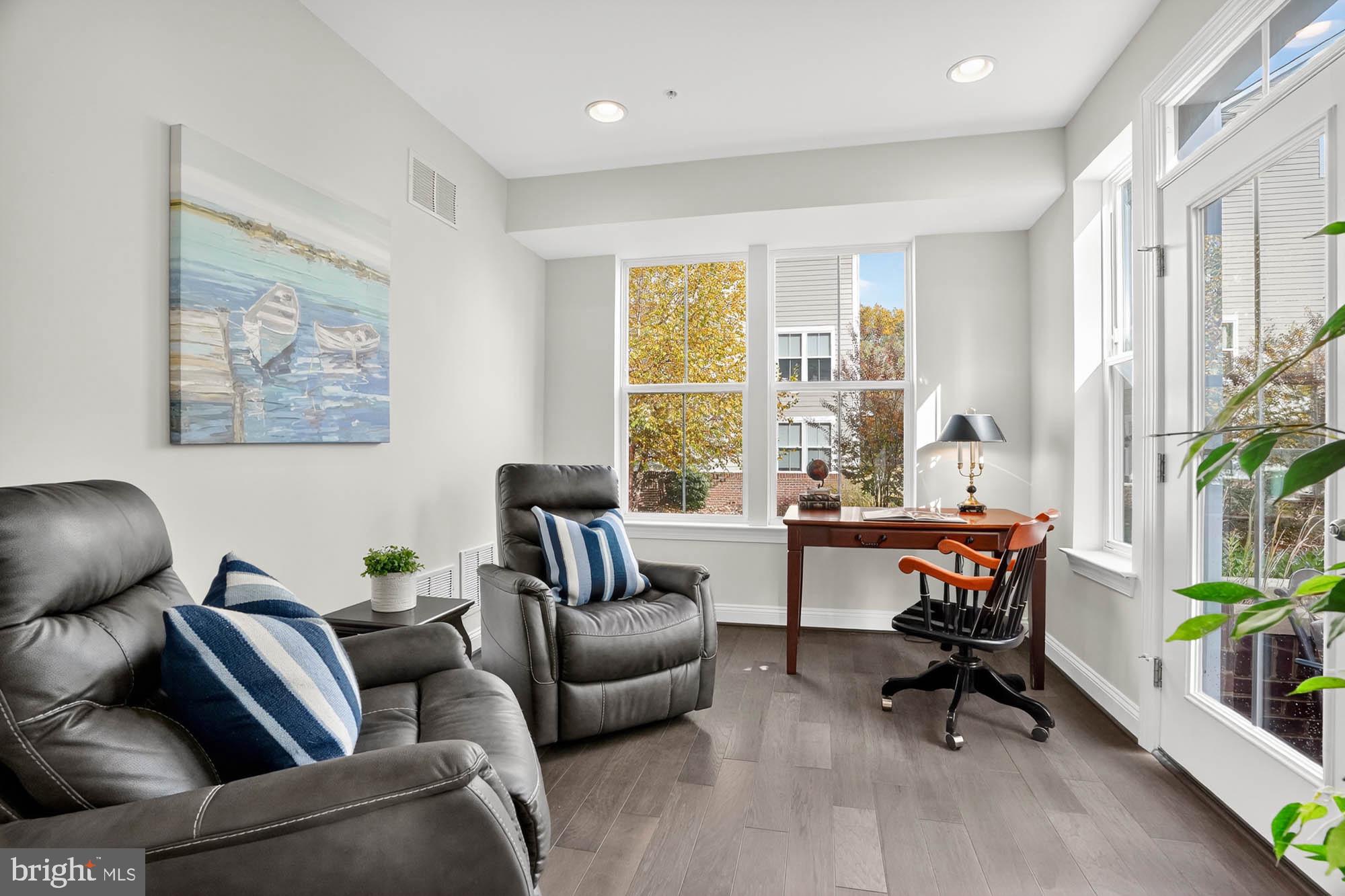 606 James Walker Place Annapolis, MD 21401 - Photo 6 of 52 a living room with furniture and a potted plant