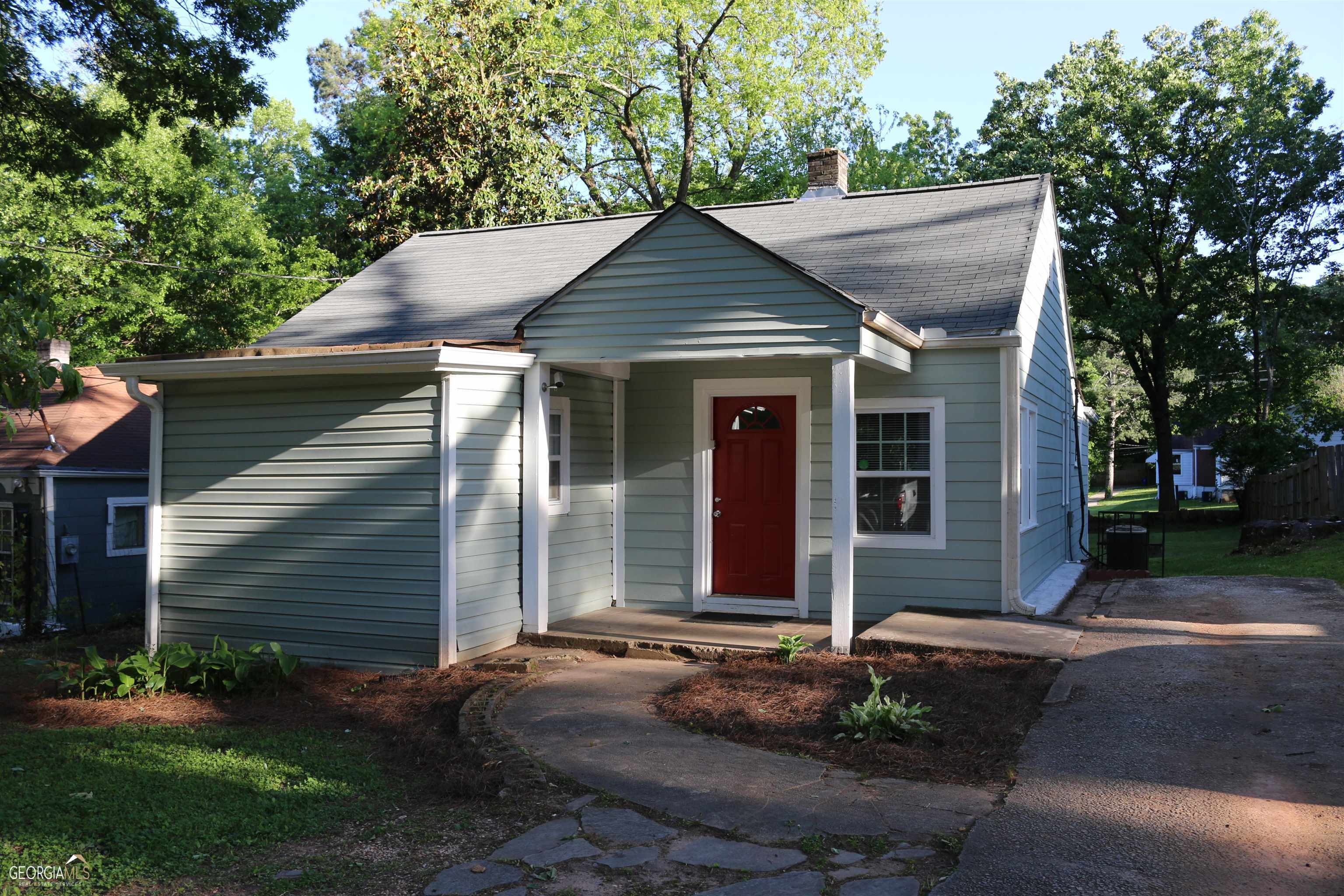 a front view of house with yard