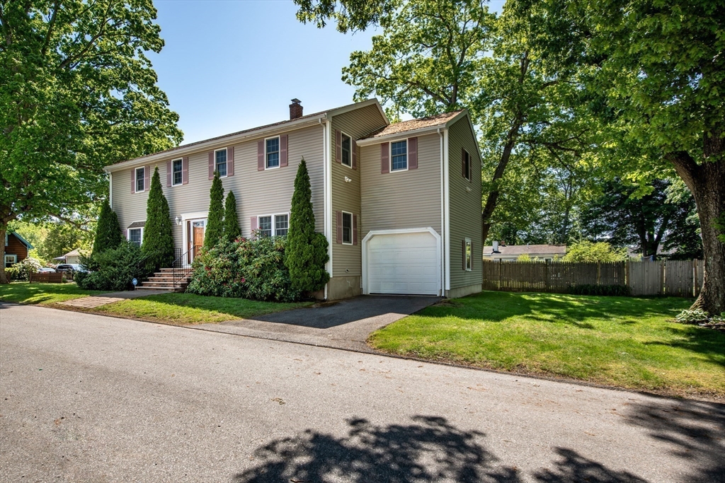 58 Libby Avenue Reading, MA 01867 - Photo 2 of 22