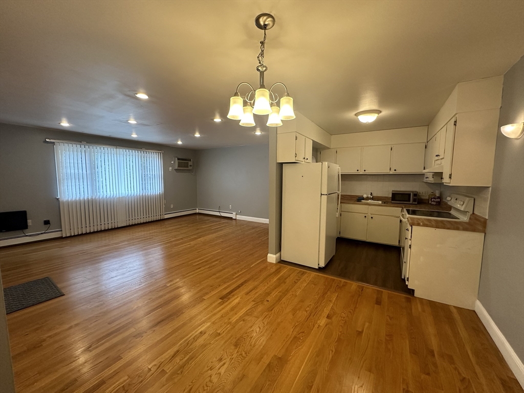 43 Jacqueline Road, Unit 12 Waltham, MA 02452 - Photo 5 of 13 Gallery Image 5