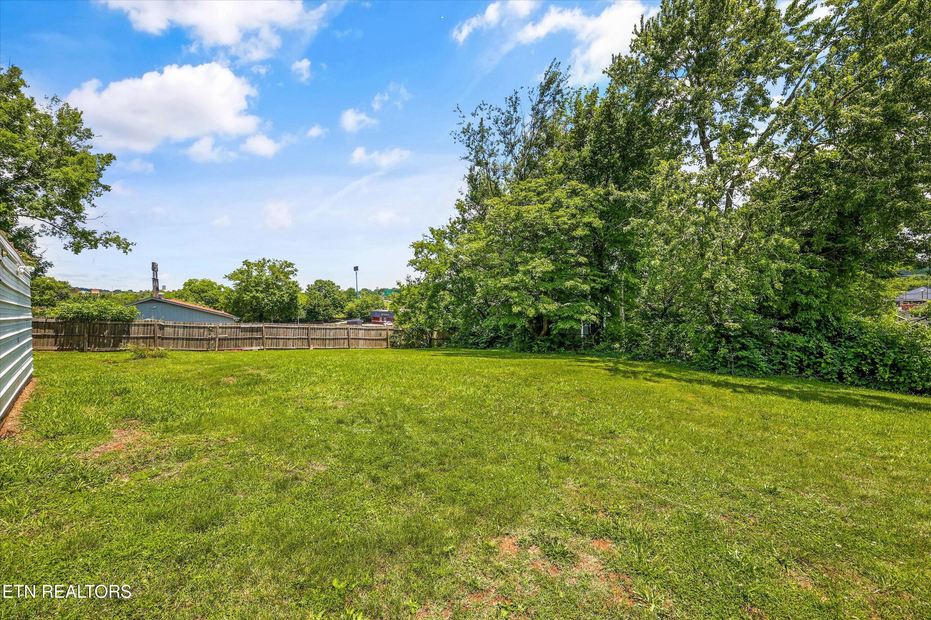 5604 Kentwood Road Knoxville, TN 37912 - Photo 26 of 34 Back Yard