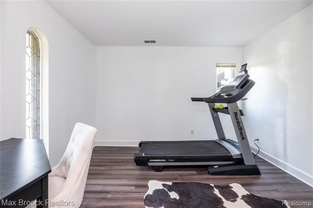 31170 Lahser Road Beverly Hills, MI 48025 - Photo 17 of 30