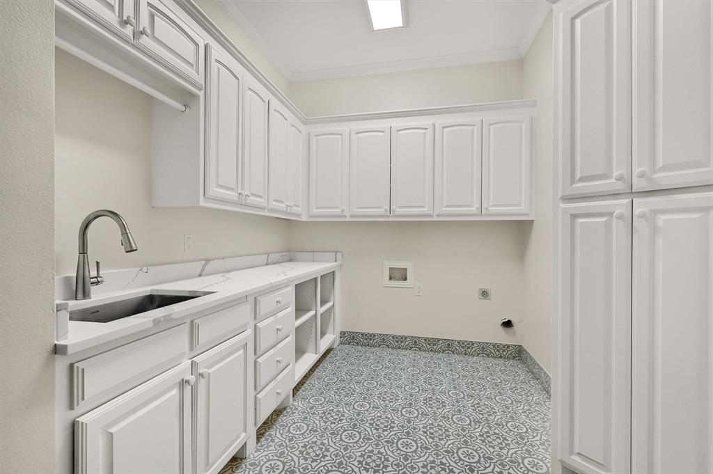 2910 Wellington Drive Sherman, TX 75092 - Photo 15 of 40 a kitchen with stainless steel appliances granite countertop a sink and cabinets