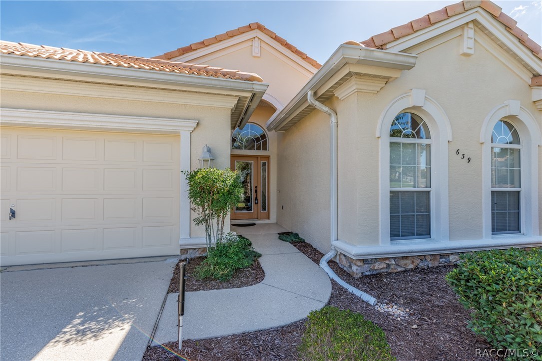 639 West Doerr Path Hernando, FL 34442 - Photo 4 of 61