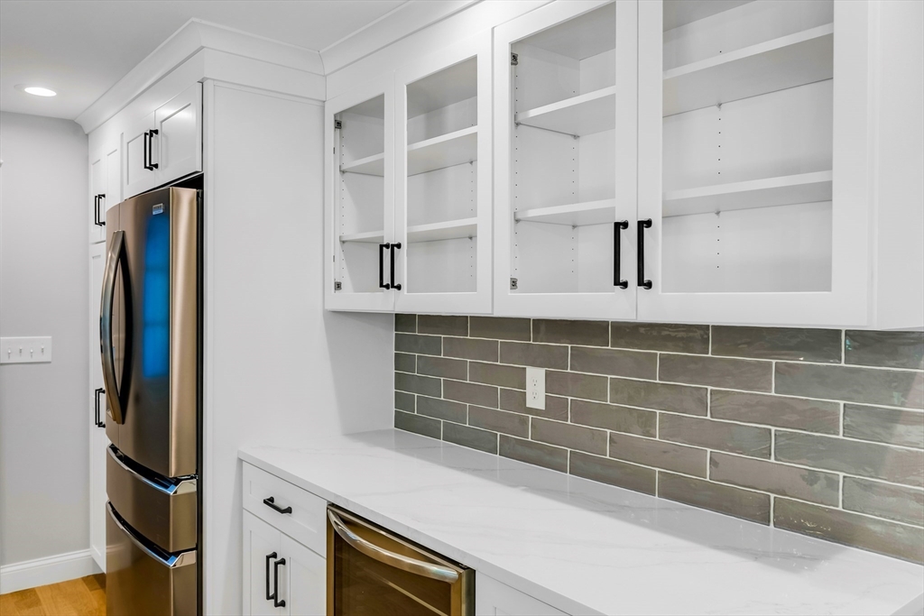 39 Middle Road, Unit A Newbury, MA 01951 - Photo 31 of 40 a bathroom with a bathtub and shower